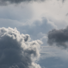 Referencial.Nubes densas y cielo cargado anuncian lluvias intensas y tormentas eléctricas en la Sierra y Amazonía este 18 de diciembre.