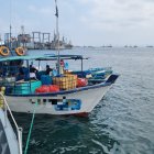 Una de las embarcaciones que se usan en Manta para hacer la pesca artesanal.