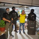 La Policía Nacional ejecutó 12 allanamientos simultáneos en las provincias de Guayas y Azuay.