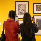 Grabados, monotipias, intaglios y composiciones geométricas son parte de la producción de la artista, que falleció en 1996.