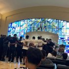 Jugadores de Barcelona y Emelec en el adiós de Mario Pineida.