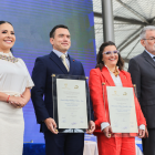 El CNE entregó credenciales a Daniel Noboa y María José Pinto, electos para el periodo 2025-2029.