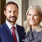 Mette-Marit con su esposo, Haakon.