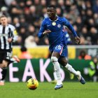 Chelsea empató 2-2 contra Newcastle y Moisés Caicedo jugó todo el partido.