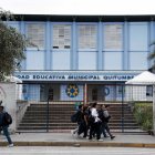 Docentes. Desvinculados de unidad municipal denuncian cinco meses sin sueldos ni liquidaciones pendientes.