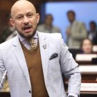 El asambleísta de ADN, Andrés Castillo, habló de activar un juicio político contra Mario Godoy por las denuncias del juez Serrano.