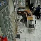 En las cámaras de seguridad quedó registrado el robo a un centro de Salud en el Centro Histórico.