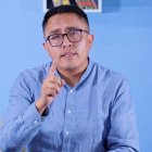 Andrés Quishpe, presidente de la UNE, defiende el teletrabajo docente para humanizar la educación.