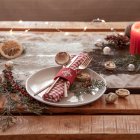 Usa lo que ya tienes en casa para crear un ambiente festivo y acogedor sin complicaciones.