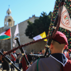 Miles de "scouts" participan en el tradicional desfile de Navidad por las calles de Belén, Cisjordania.
