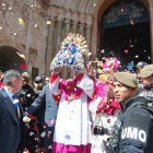 Cuenca. La imagen del Niño Viajero fue presentada ante la multitud que se dio cita en el parque Calderón.