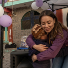 La vicepresidenta de la Asamblea Nacional, Mishel Mancheno, en un evento por Navidad con los colores de ADN y la figura en cartón del presidente Daniel Noboa.