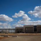 una vista del ferrocarril egipcio Green Line Electric Express, en construcción en la Nueva Capital Administrativa, al este de El Cairo.