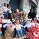 46 comerciantes son parte de la feria que se instala en la avenida América, en Quito.