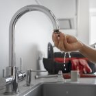 La interrupción del servicio de agua potable tomó por sorpresa a residentes de Urdesa y Lomas de Urdesa.