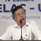 Petro decreta alza del 23,8 % al salario mínimo para 2026.