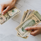 Referencial. Los beneficiarios del Bono de Desarrollo Humano reciben una ayuda económica mensual.