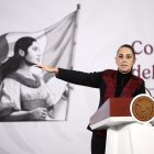 La presidenta de México, Claudia Sheinbaum, participa en una rueda de prensa este martes, en el Palacio Nacional, en Ciudad de México (México).