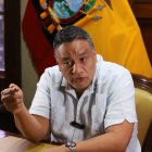 El gobernador del Guayas, José Arévalo Santana, descarta que Ecuador sea un narcoestado, pero admite infiltración en instituciones.