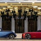 El primer modelo de Jaguar frente al último en un comparativo por los 90 años.