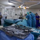 La primera cirugía robótica del mundo para la extracción de un tumor agresivo en la tráquea, realizada en el hospital Ruber Internacional (Madrid).