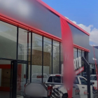 En la Eloy Alfaro y Gaspar de Villarroel, en Quito, AMC clausuró una concesionaria de autos, a la que desde el 26 de agosto advirtió por construcción sin permisos