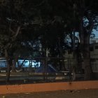 Los moradores piden más iluminación en parque en exteriores de unidad educativa.