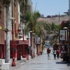 Fotografía de referencia, transeúntes en las calles de la ciudad de Arica.