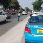Uniformados de la Agencia de Tránsito y Movilidad (ATM) intentaron dirigir a los conductores en vía a la costa, que estuvo saturada.