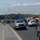 Largas filas de vehículos se formaron este 2 de enero en vía a la costa, con los ciudadanos intentando viajar a las playas.