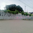 Un cerramiento metálico bordea los paralizados trabajos del Parque Lineal.