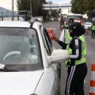 Agentes de la AMT realizan controles de velocidad y estado etílico en la Ruta Viva, como parte de los operativos viales ejecutados este 3 de diciembre en Quito.