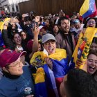 Los venezolanos celebran lo ocurrido este sábado 3 de enero.