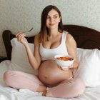 La comida picante no es peligrosa para el bebé ni está prohibida durante el embarazo.