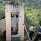 Según los primeros reportes, el "platillo volador" se estrelló contra una estructura.