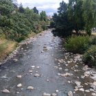 El caudal del río Tomebamba bordea el nivel de estiaje con un caudal de 2.2 metros cúbicos por segundo.