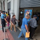 Contribuyentes pagaron los impuestos prediales en las ventanillas del Palacio Municipal de Guayaquil, este lunes 5 de enero.