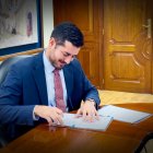 Bernardo Córdovez, presidente del IESS, enfrenta la vacancia de la vocalía de afiliados mientras avanza el litigio judicial.