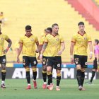 Barcelona encara una temporada 2026  con problemas económicos y una tensa relación entre el plantel y la directiva.