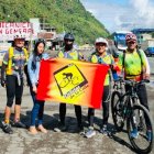 Los aventureros de Ciclistas de la Calle luego de subier al Chimborazo.