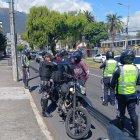 Tras el asesinato del guardia en el sector de la República de El Salvador, se realizaron operativos a motociclistas.