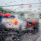 Referencial. Guayaquil bajo agua: la lluvia reaparece tras semanas de calor sofocante, sorprendiendo a conductores y peatones.