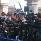 Un grupo de periodistas en Quito en una rueda de prensa.