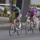 El ciclista Elvis Cotacachi tomó la decisión de parar su pretemporada y planificación del año, para dedicarse a buscar ayuda para su padre, quien sufre de cáncer.