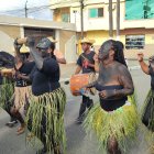 Tradición. Decenas de estudiantes participaron del desfile.