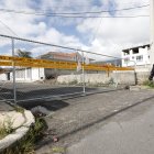 Las vallas se colocaron en la Sebastiano Serlio, De Las Violetas, De Las Azaleas y en la Valdivia por motivos de seguridad, según los vecinos.