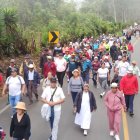 Tradición. Feligreses de Cangonamá y Catacocha acompañan con devoción la peregrinación de las dos vírgenes.