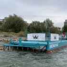 Trampa para residuos, llamada RheinKrake, flotando en el Rin, en Colonia.