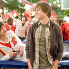 Matt Prokop (izquierda) junto a Zac Efron en una escena de High School Musical 3.