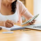 Especialistas advierten que planificar ingresos, diferenciar gastos e inversión y revisar deudas permite enfrentar 2026 con mayor estabilidad